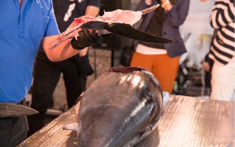 マグロ解体ショー