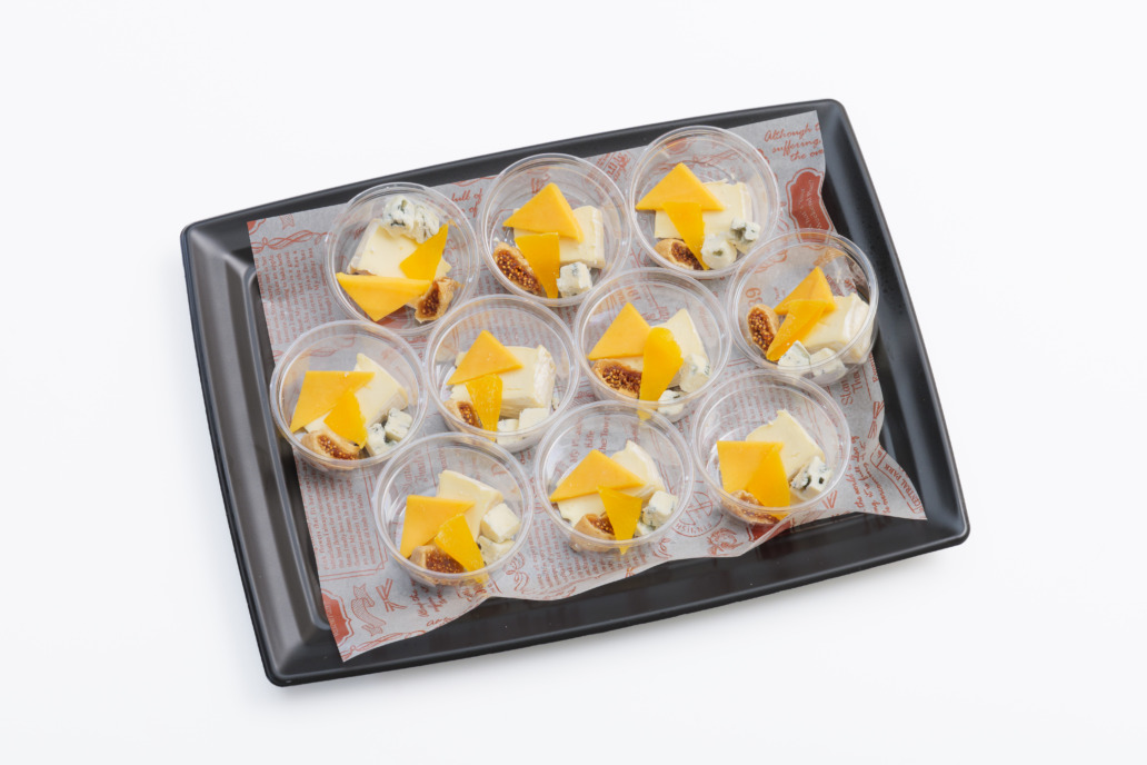 ３種のチーズとドライフルーツの盛り合わせ